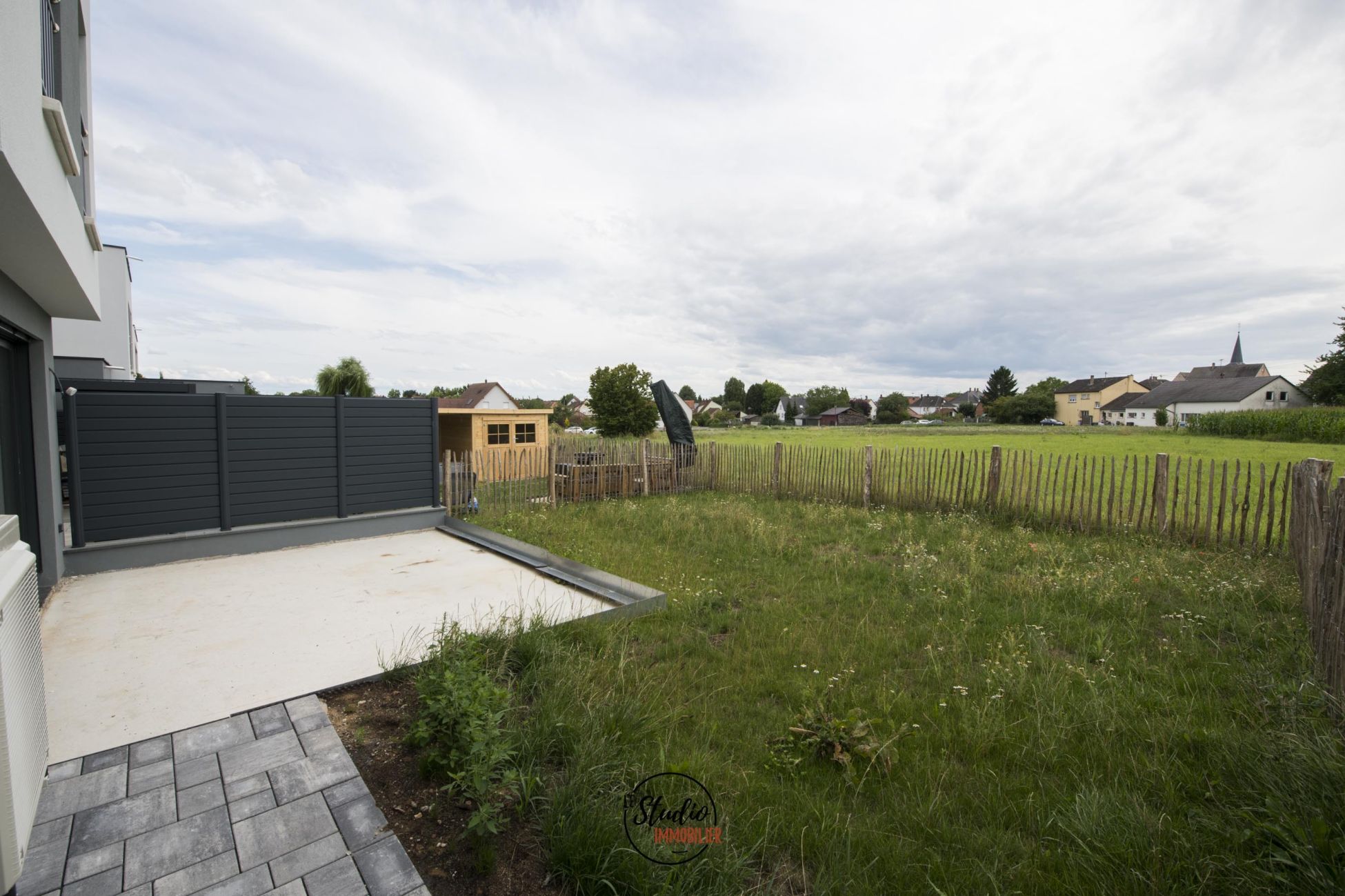 la vue de la maison prête à décorer